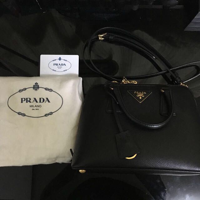 バッグPRADA サフィアーノ