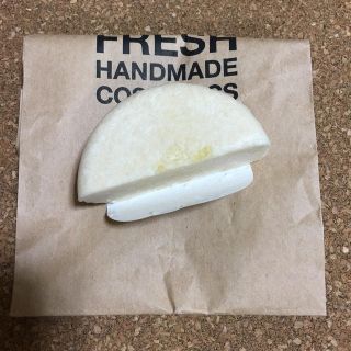 ラッシュ(LUSH)のシャンプーバー半分(シャンプー)