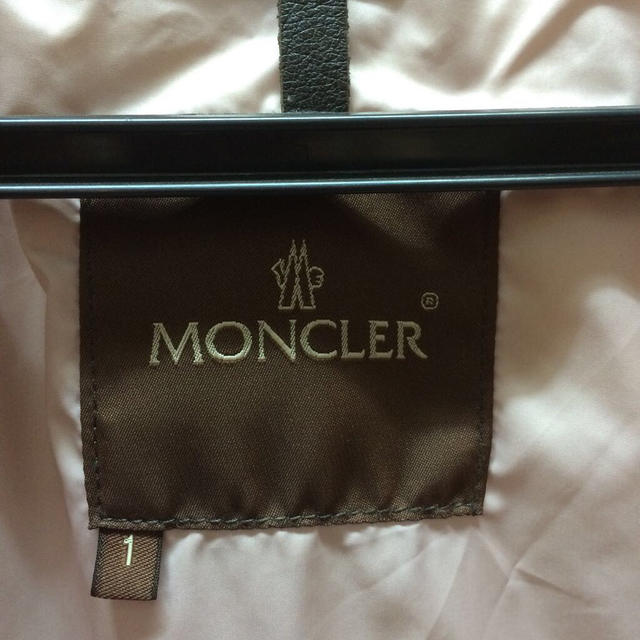 MONCLER(モンクレール)のダウンコート レディースのジャケット/アウター(ダウンコート)の商品写真