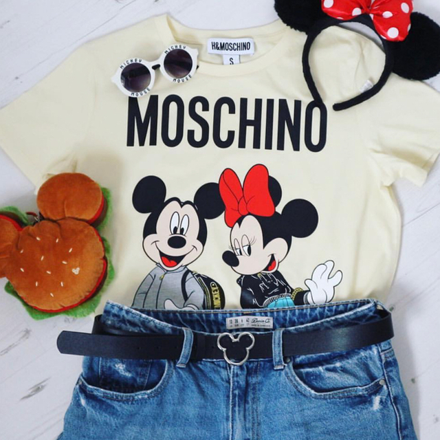 H&M(エイチアンドエム)のmy1987様専用♡H&MOSCHINO♡ミッキーミニーコラボTシャツXS レディースのトップス(Tシャツ(半袖/袖なし))の商品写真