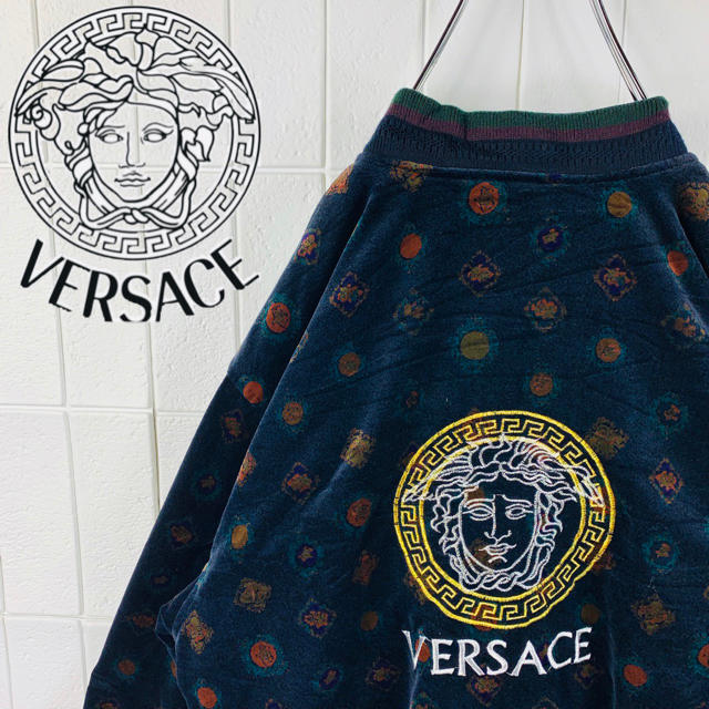 VERSACE(ヴェルサーチ)のヴェルサーチ バックロゴ メデューサ 正規品 ゆるだぼ 90s 総柄 ブルゾン メンズのジャケット/アウター(ブルゾン)の商品写真