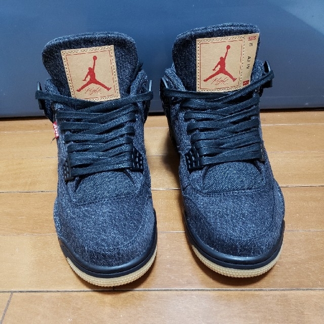 NIKE(ナイキ)のAIR JORDAN4 LEVI'S ブラックデニム　28cm　 メンズの靴/シューズ(スニーカー)の商品写真