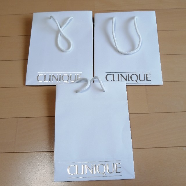 CLINIQUE(クリニーク)のCLINIQUE　ショッピングバッグ3枚 レディースのバッグ(ショップ袋)の商品写真
