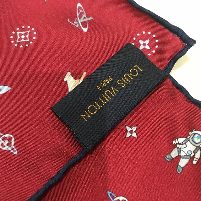 LOUIS VUITTON(ルイヴィトン)の新品LOUISVUITTON ルイヴィトン  スカート ポケットチーフ メンズのファッション小物(ハンカチ/ポケットチーフ)の商品写真