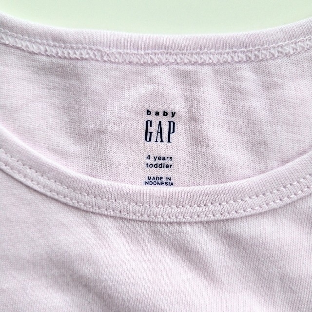 GAP Kids(ギャップキッズ)の【新品】GAP カットソー Tシャツ パープル 薄紫 4歳 100位。 キッズ/ベビー/マタニティのキッズ服女の子用(90cm~)(Tシャツ/カットソー)の商品写真