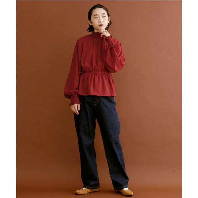 merlot(メルロー)の｜美品｜merlot シャーリングペプラムブラウス 赤 レディースのトップス(シャツ/ブラウス(長袖/七分))の商品写真