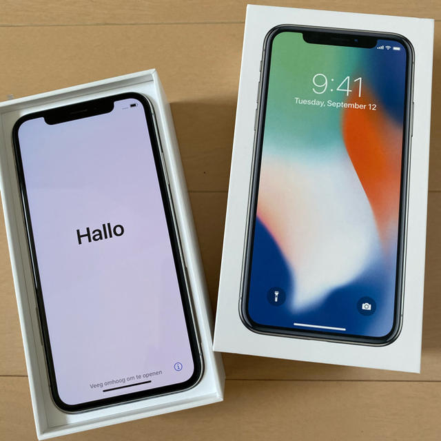 iPhone(アイフォーン)のiPhone X Silver 256 GB SIMフリー スマホ/家電/カメラのスマートフォン/携帯電話(スマートフォン本体)の商品写真