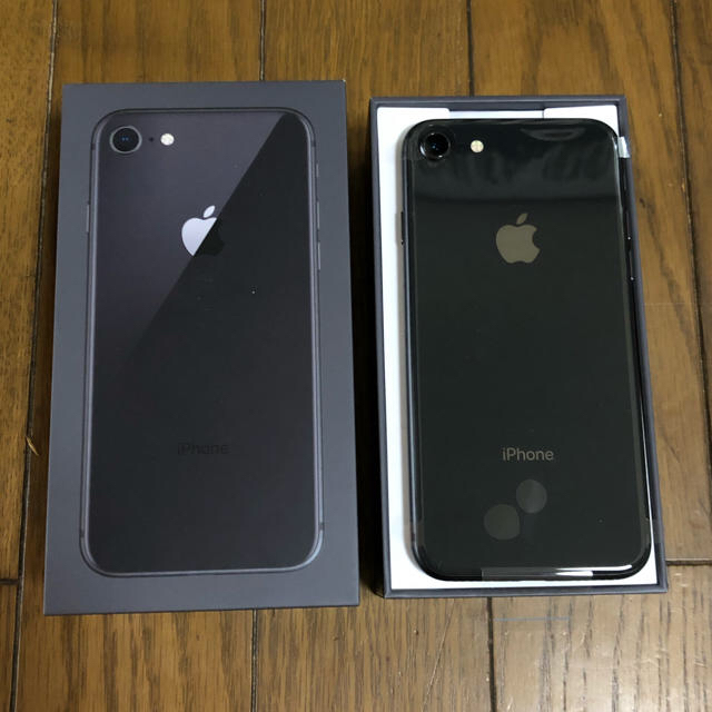 iPhone(アイフォーン)のiPhone8本体 64GB SIMフリー(付属品・箱なし) スマホ/家電/カメラのスマートフォン/携帯電話(スマートフォン本体)の商品写真