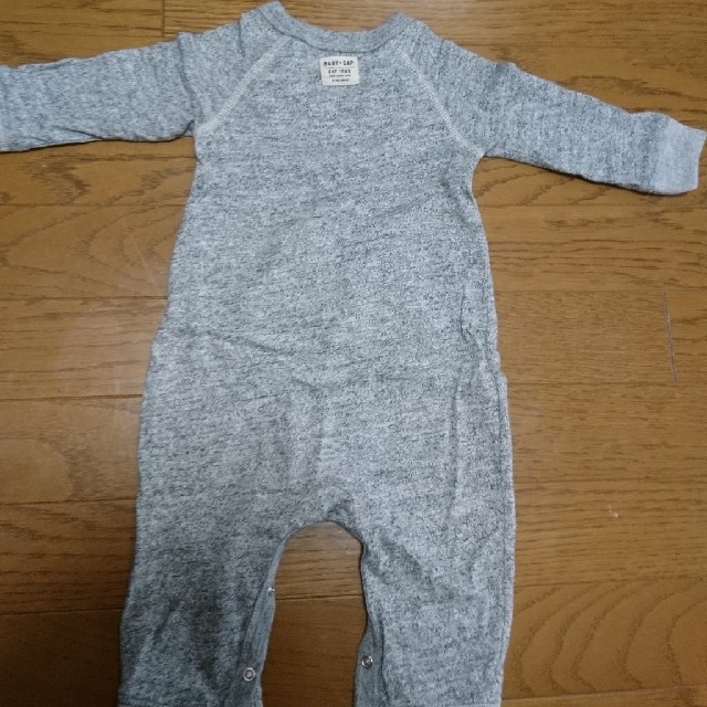 babyGAP(ベビーギャップ)のbaby gap グレー 長袖 ロンパース キッズ/ベビー/マタニティのベビー服(~85cm)(ロンパース)の商品写真