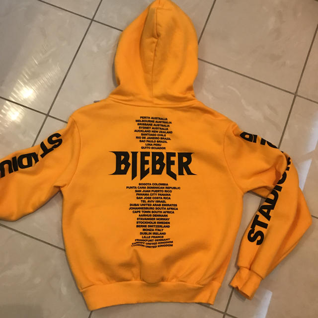 H&M(エイチアンドエム)のJustin Bieberコラボ  H&M   あい様専用 レディースのトップス(パーカー)の商品写真