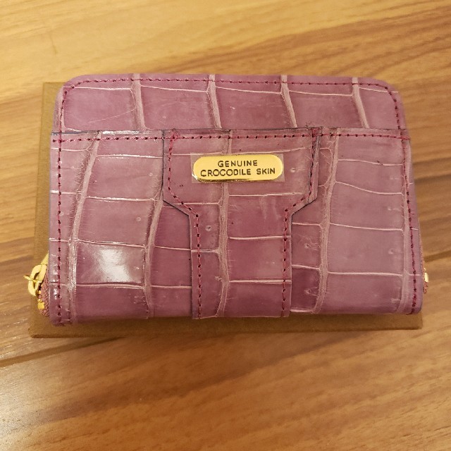 【新品】珍しいパープル 上品な財布(クロコダイル レザー)