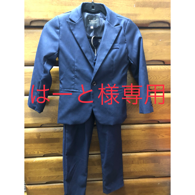 フォーマルスーツ3点セット（コサージュ付き） キッズ/ベビー/マタニティのキッズ服男の子用(90cm~)(ドレス/フォーマル)の商品写真