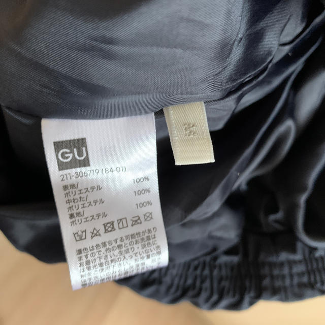 GU(ジーユー)の【美品】ネイビー　GU 中綿ダウンベスト　M レディースのジャケット/アウター(ダウンベスト)の商品写真