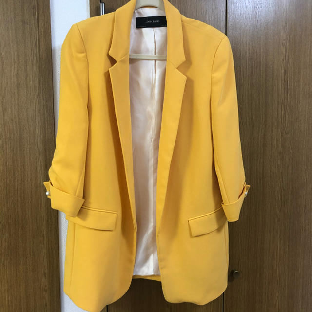 ZARA(ザラ)のザラ　ジャケット　イエロー　パール レディースのジャケット/アウター(テーラードジャケット)の商品写真