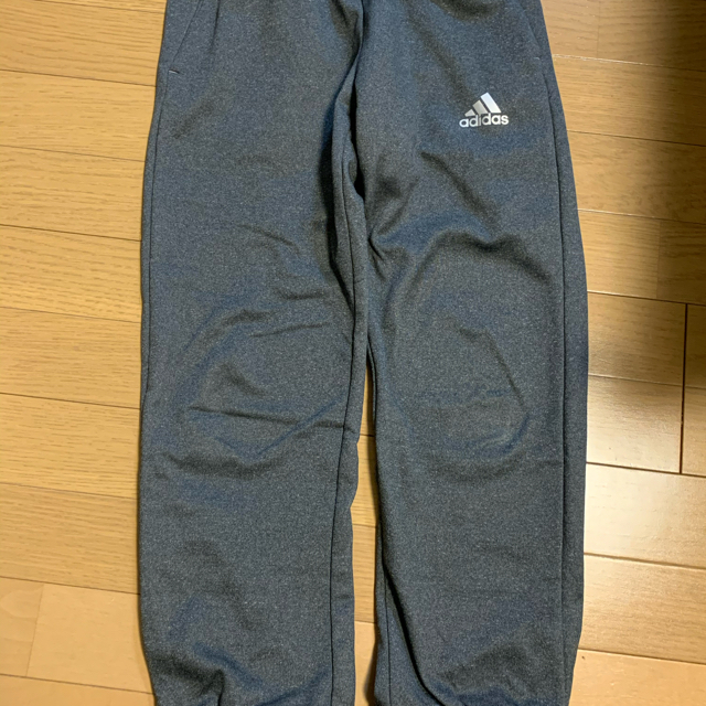 adidas(アディダス)のadidas アディダス ジャージ上下セット グレー&オレンジ キッズ/ベビー/マタニティのキッズ服男の子用(90cm~)(その他)の商品写真