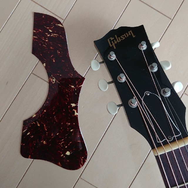 Gibson(ギブソン)の♪Gibson J-45純正ピックガード♪ 楽器のギター(アコースティックギター)の商品写真