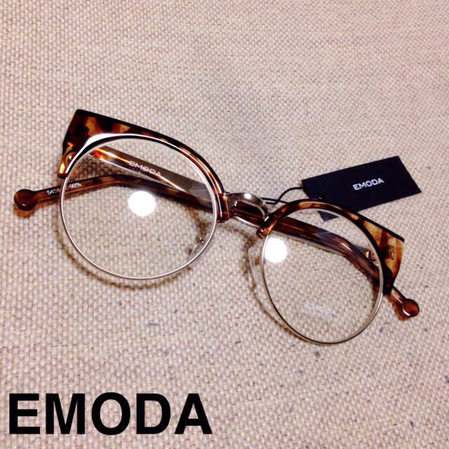 EMODA(エモダ)のEMODA♡新品♡サングラス&伊達眼鏡 レディースのファッション小物(サングラス/メガネ)の商品写真