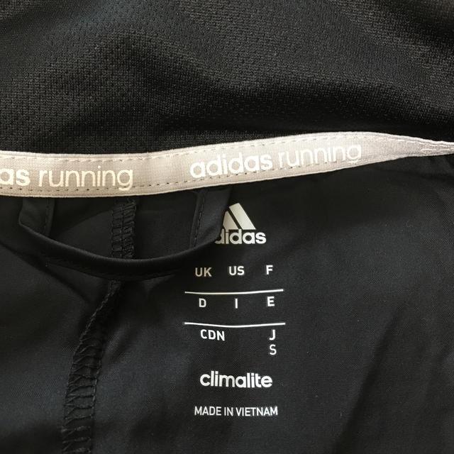 adidas(アディダス)の［YU様専用］アディダスランニングジャケットレディースS スポーツ/アウトドアのランニング(ウェア)の商品写真