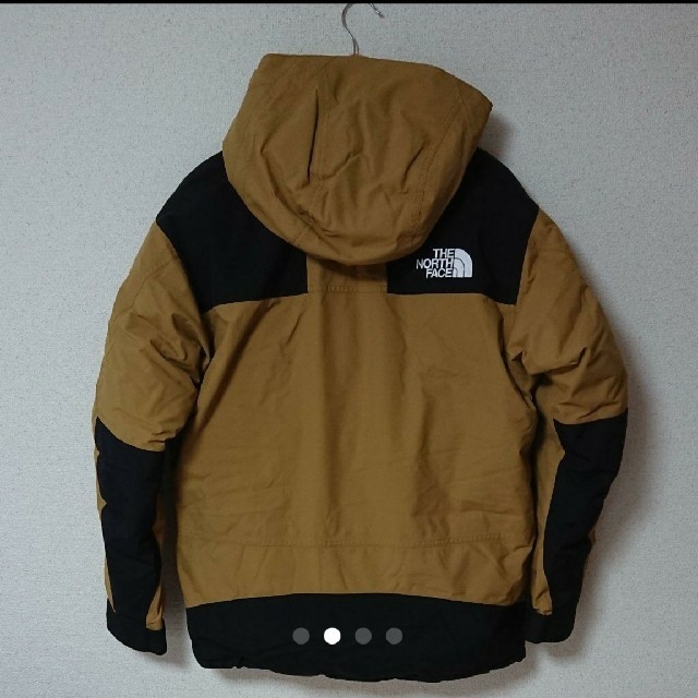 THE NORTH FACE(ザノースフェイス)のノースフェイス マウンテンダウンジャケット ブリティッシュカーキ Lサイズ メンズのジャケット/アウター(ダウンジャケット)の商品写真