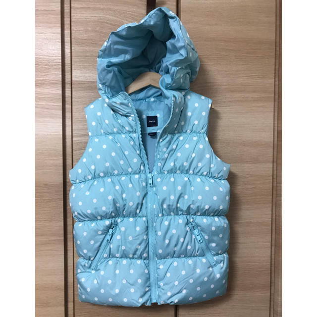 GAP Kids(ギャップキッズ)のGAP kids ガールズ 中綿 ベスト キッズ/ベビー/マタニティのキッズ服女の子用(90cm~)(ジャケット/上着)の商品写真