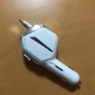 車用iPhone充電器 値下げしました！！(バッテリー/充電器)