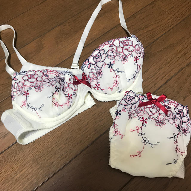 tutuanna(チュチュアンナ)のPlumeria様 専用 レディースの下着/アンダーウェア(ブラ&ショーツセット)の商品写真