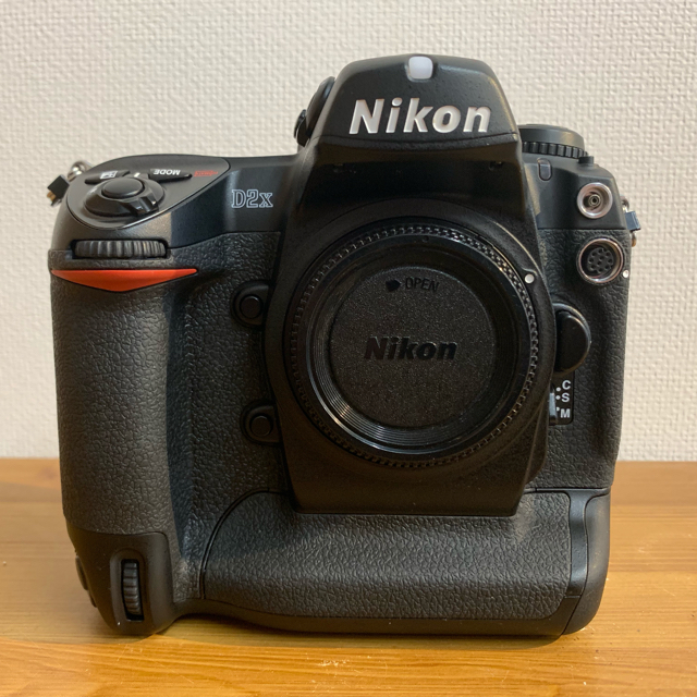 Nikon D2x (シャッター9,687回数)スマホ/家電/カメラ