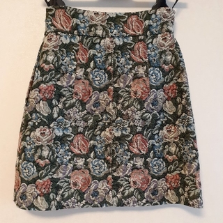 ミュウミュウ(miumiu)の美品　ミュウミュウ　スカート　38サイズ　(ミニスカート)