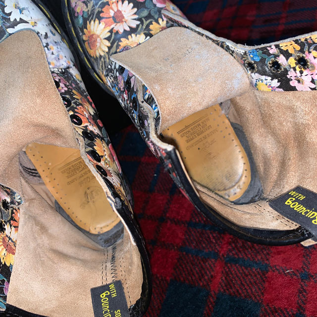 Dr.Martens(ドクターマーチン)の英国製　8ホール　レアな花柄　UK3 紐無し　ビンテージ　値下げしました レディースの靴/シューズ(ブーツ)の商品写真