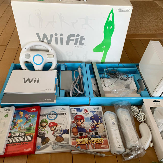 Wii - 値下げ！wii本体 ソフトセットの通販 by sakuramam's shop｜ウィーならラクマ