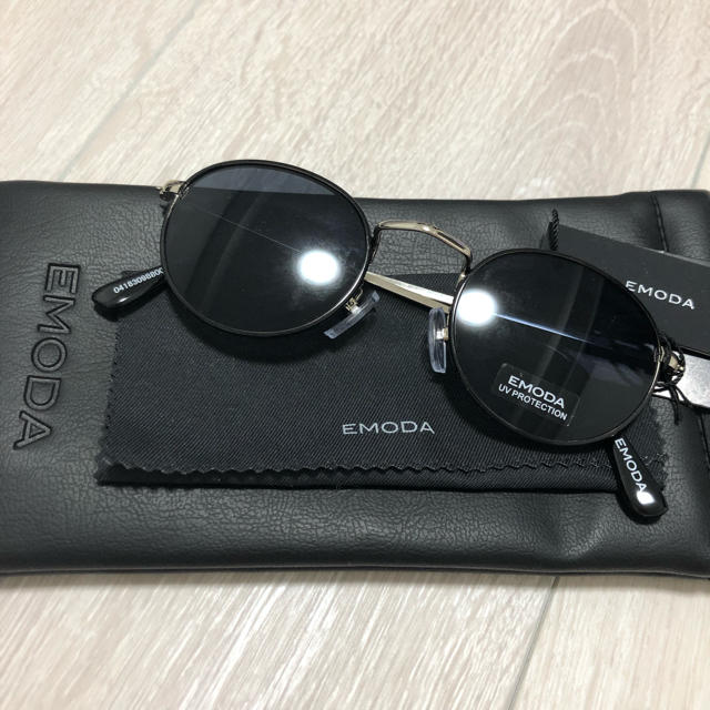 EMODA(エモダ)のEMODA minimalサングラス レディースのファッション小物(サングラス/メガネ)の商品写真