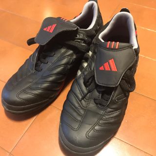 アディダス(adidas)のフットサル用スパイク(シューズ)