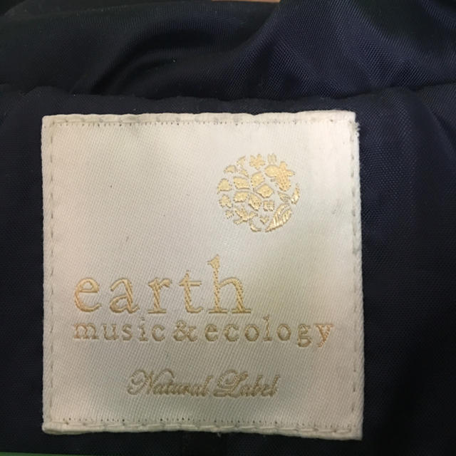 earth music & ecology(アースミュージックアンドエコロジー)のearth  ダウンジャケット 紺色 レディースのジャケット/アウター(ダウンジャケット)の商品写真