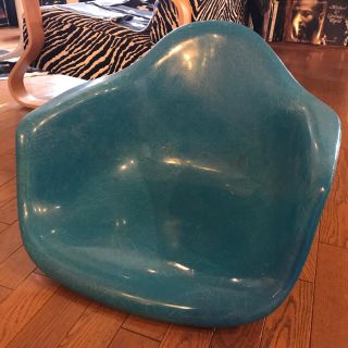 イームズ(EAMES)のイームズ グラスファイバー Eames アームシェルチェア ヴィンテージFRP (ダイニングチェア)