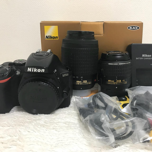Nikon(ニコン)のNIKON D5500 レンズキット ダブルズーム スマホ/家電/カメラのカメラ(デジタル一眼)の商品写真