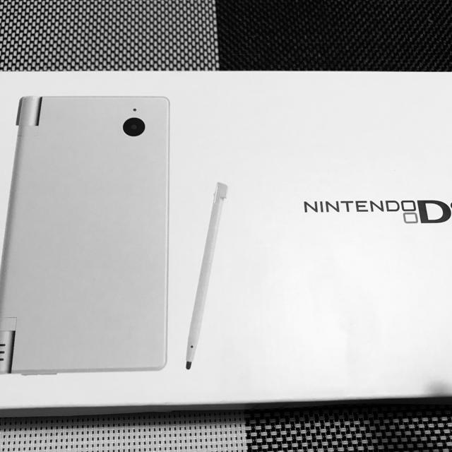 任天堂　ニンテンドーDSi  本体　新品未使用　ホワイト携帯用ゲーム機本体