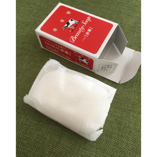 牛乳石鹸 - 牛乳石鹸 赤箱 100g × 8個 新品 の通販 by bfield's shop ...
