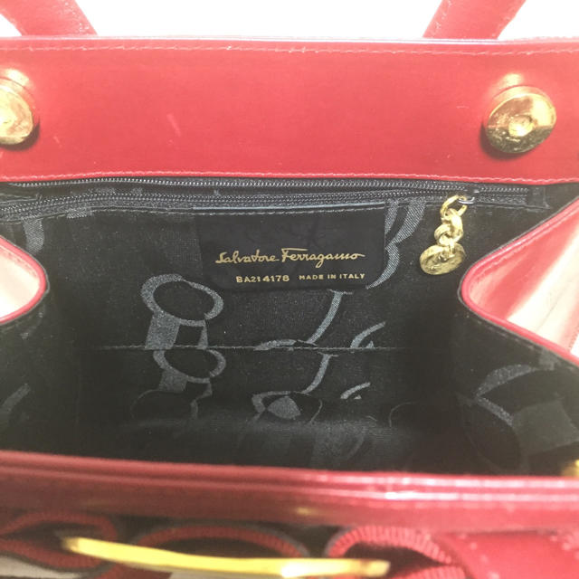 Ferragamo(フェラガモ)のフェラガモ ヴァラ カーフ 2way レッド レディースのバッグ(ハンドバッグ)の商品写真