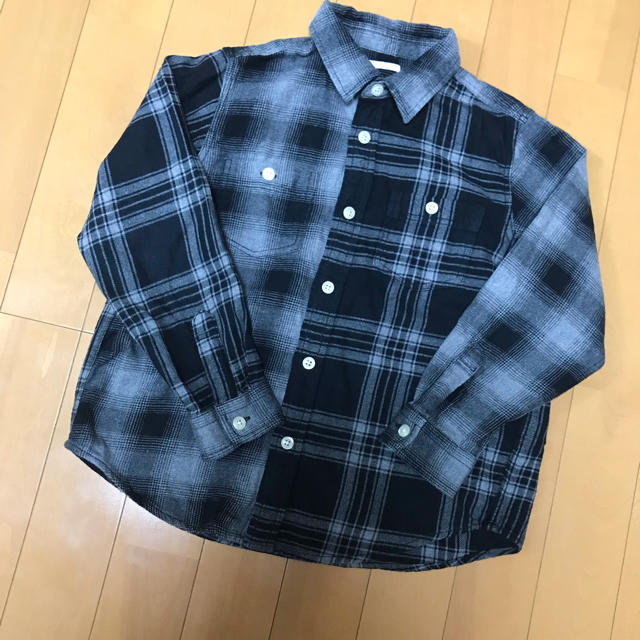 GU(ジーユー)の120㌢ GU ﾁｪｯｸｼｬﾂ キッズ/ベビー/マタニティのキッズ服男の子用(90cm~)(Tシャツ/カットソー)の商品写真