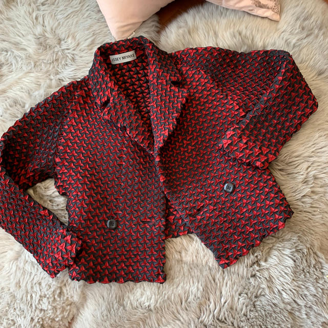 ISSEY MIYAKE 襟付ジャケット ウール刺子 x 3Dストレッチプリーツ ISSEY MIYAKE 襟付ジャケット ウール刺子 x 3Dストレッチプリーツ