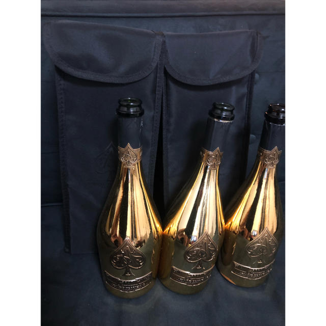 Armand Basi(アルマンドバジ)のアルマンド 空瓶 食品/飲料/酒の酒(シャンパン/スパークリングワイン)の商品写真