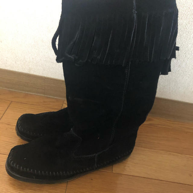 Minnetonka(ミネトンカ)のミネトンカ　フリンジブーツ　サイズ6 黒 レディースの靴/シューズ(ブーツ)の商品写真
