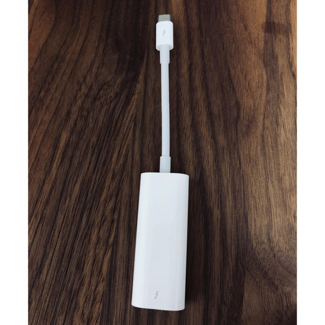 Apple(アップル)のApple Thunderbolt3 to Thunderbolt2 アダプタ スマホ/家電/カメラのテレビ/映像機器(映像用ケーブル)の商品写真