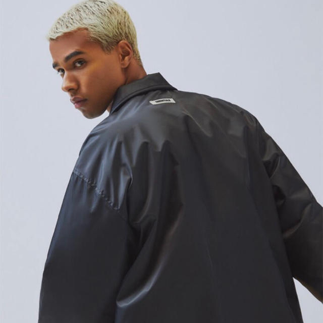 FEAR OF GOD(フィアオブゴッド)のFOG Essentials Coach Jacket  コーチジャケット メンズのジャケット/アウター(ナイロンジャケット)の商品写真