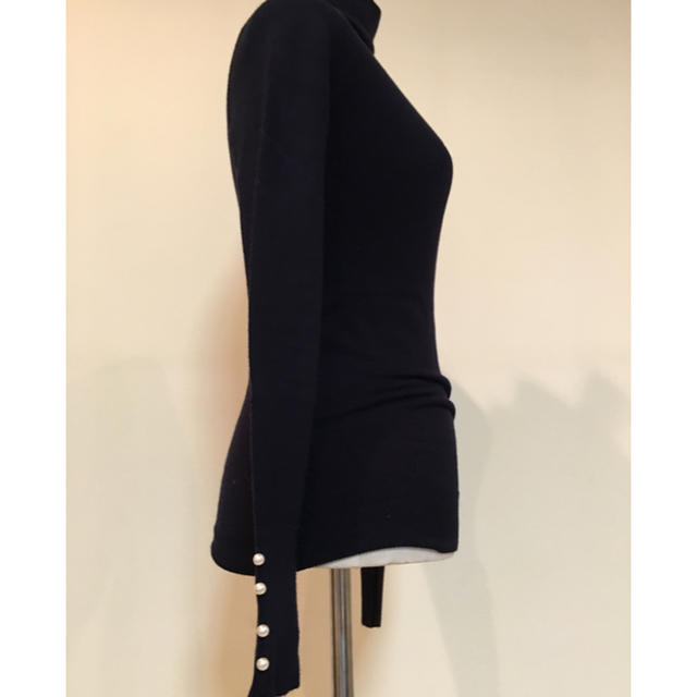 ZARA(ザラ)のZＡRＡ ニット パールモチーフ タートルニット ネイビー レディースのトップス(ニット/セーター)の商品写真