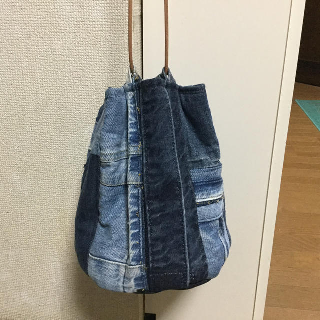 デニムリメイクパッチワーク巾着 ハンドメイドのファッション小物(バッグ)の商品写真