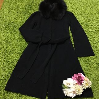 トゥービーシック(TO BE CHIC)の美品To be chic ブルーフォックスファー付きロングニットカーディガン黒(ボレロ)