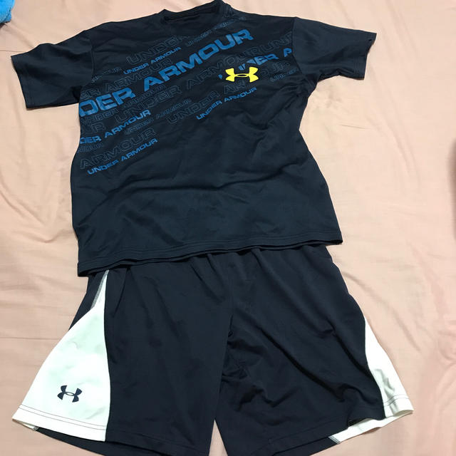 UNDER ARMOUR(アンダーアーマー)のアンダーアーマー  半袖シャツ　ショートパンツ スポーツ/アウトドアのトレーニング/エクササイズ(ウォーキング)の商品写真