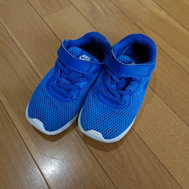 NIKE(ナイキ)のナイキ スニーカー キッズ/ベビー/マタニティのキッズ靴/シューズ(15cm~)(スニーカー)の商品写真