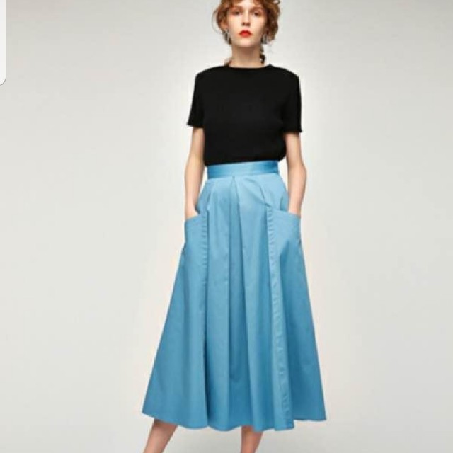 moussy(マウジー)のmoussy TUCK FLARE SKIRT　ロングフレアースカート　(ブルー レディースのスカート(ロングスカート)の商品写真